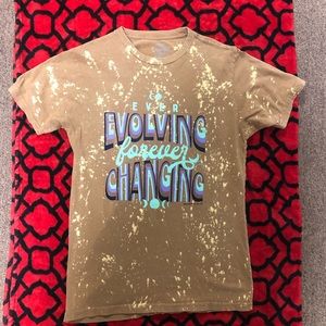 Woman’s small short sleeve standard fit t-shirt in great condition never worn.